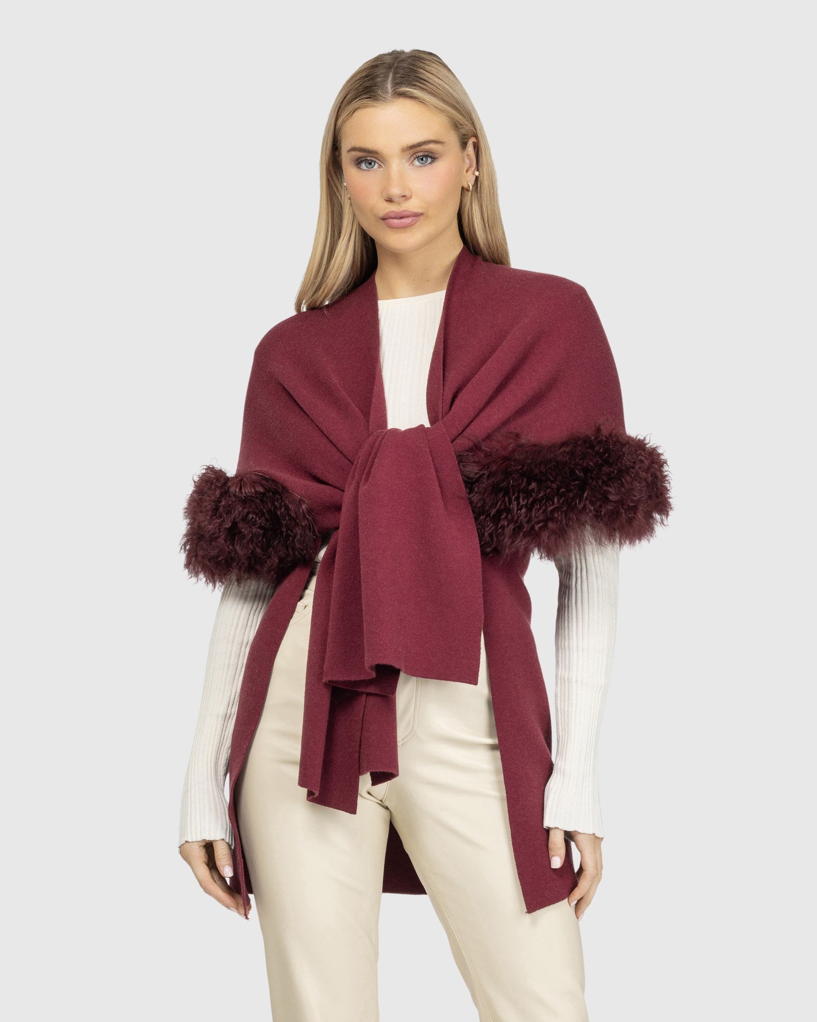 Gilet en tricot avec garniture en peau d'agneau mongole sélectionnée (Tg)