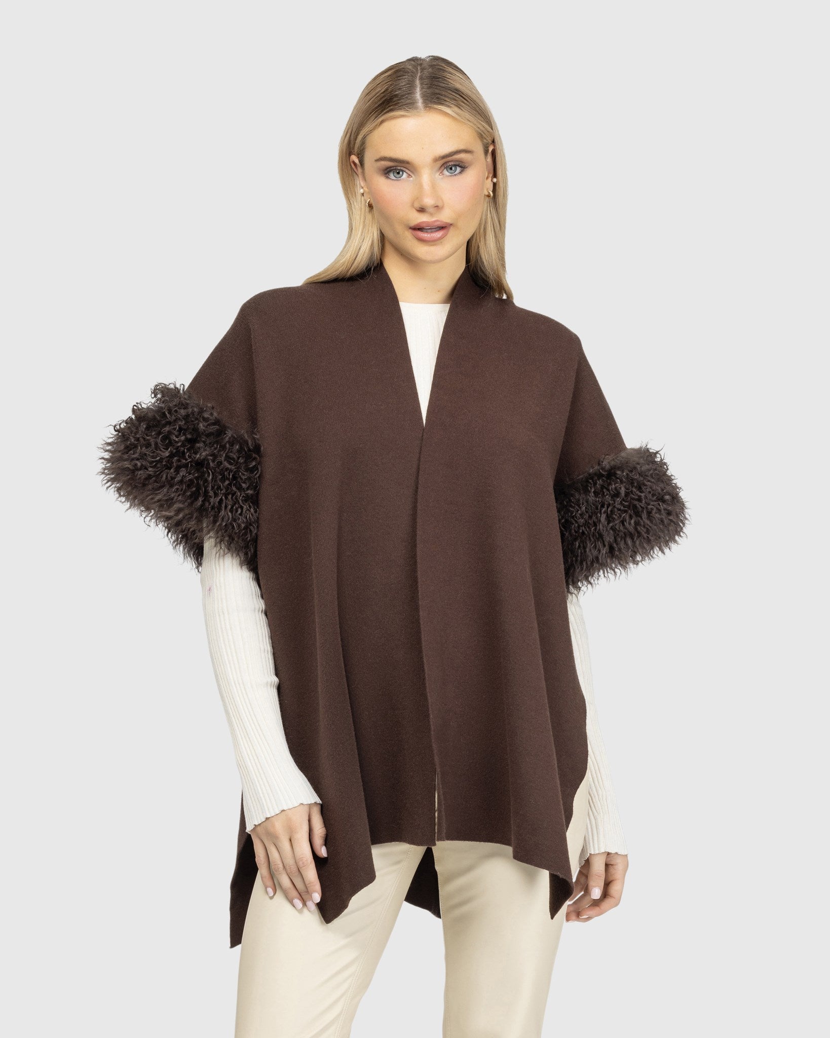 Gilet en tricot avec garniture en peau d'agneau mongole sélectionnée (Tg)