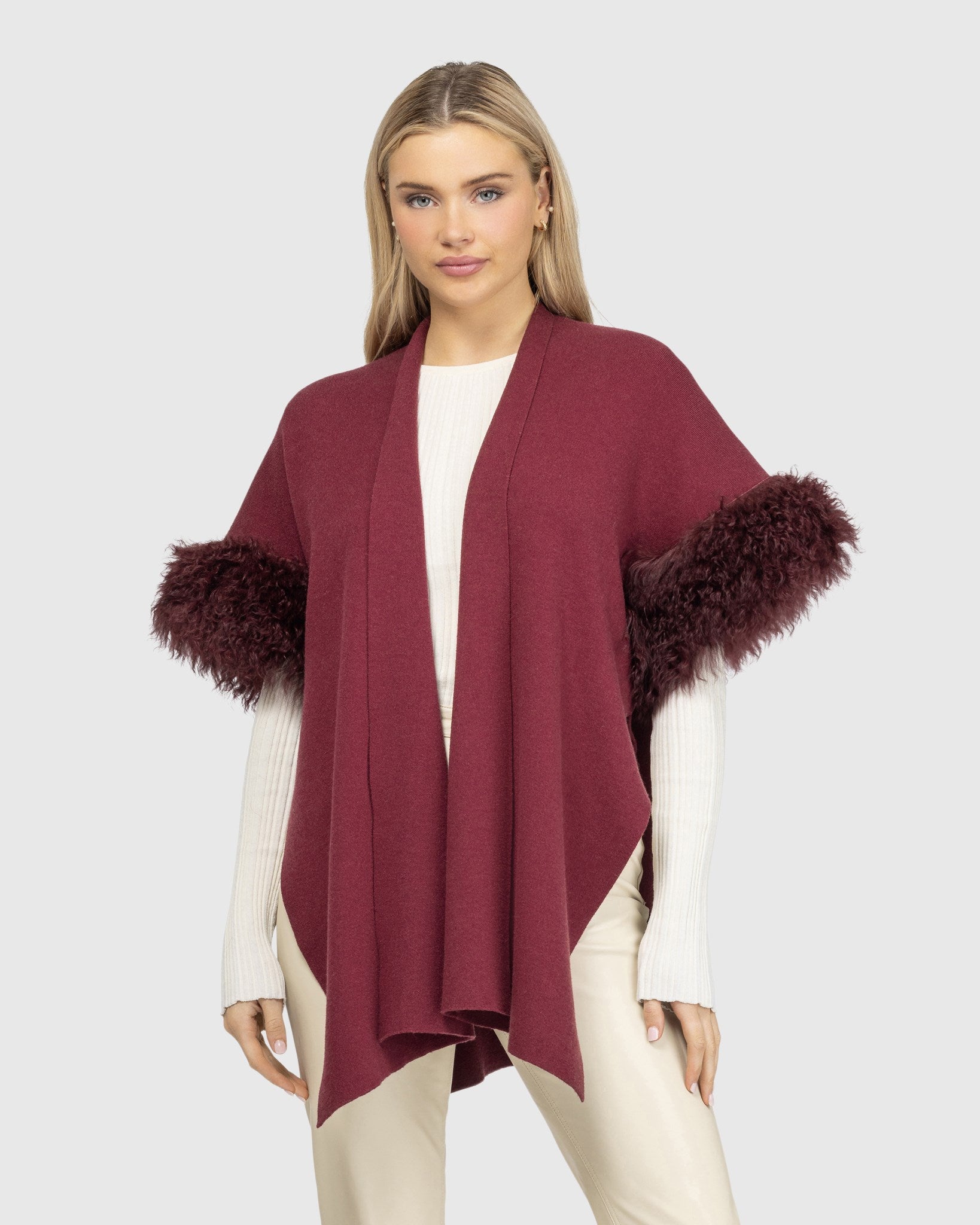 Gilet en tricot avec garniture en peau d'agneau mongole sélectionnée (Tg)