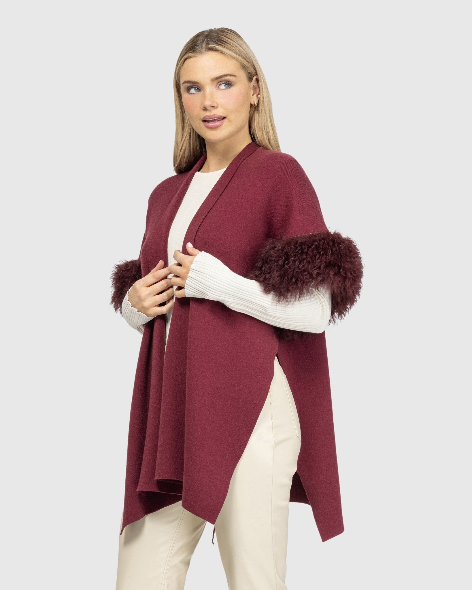 Gilet en tricot avec garniture en peau d'agneau mongole sélectionnée (Tg)