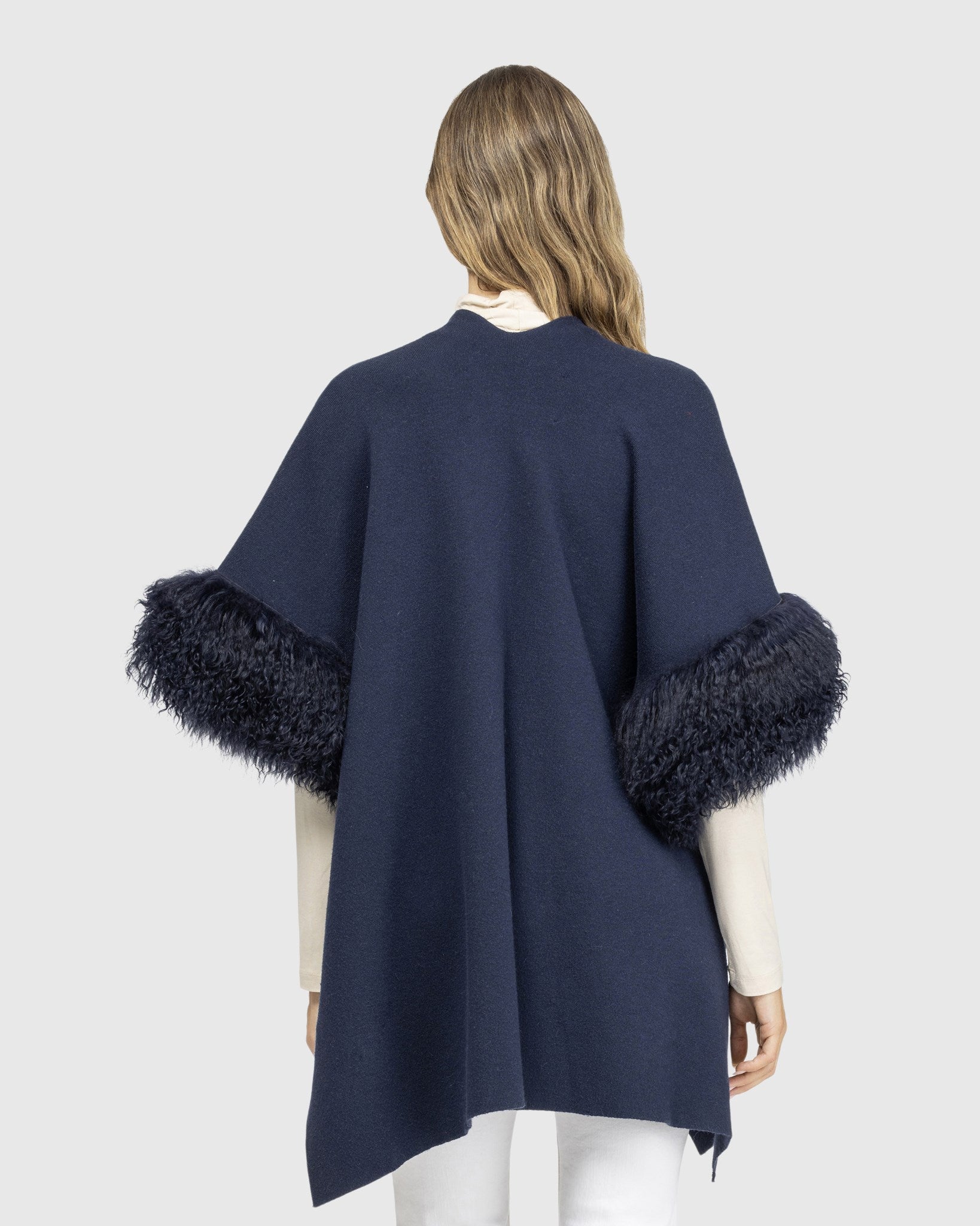 Gilet en tricot avec garniture en peau d'agneau mongole sélectionnée (Tg)