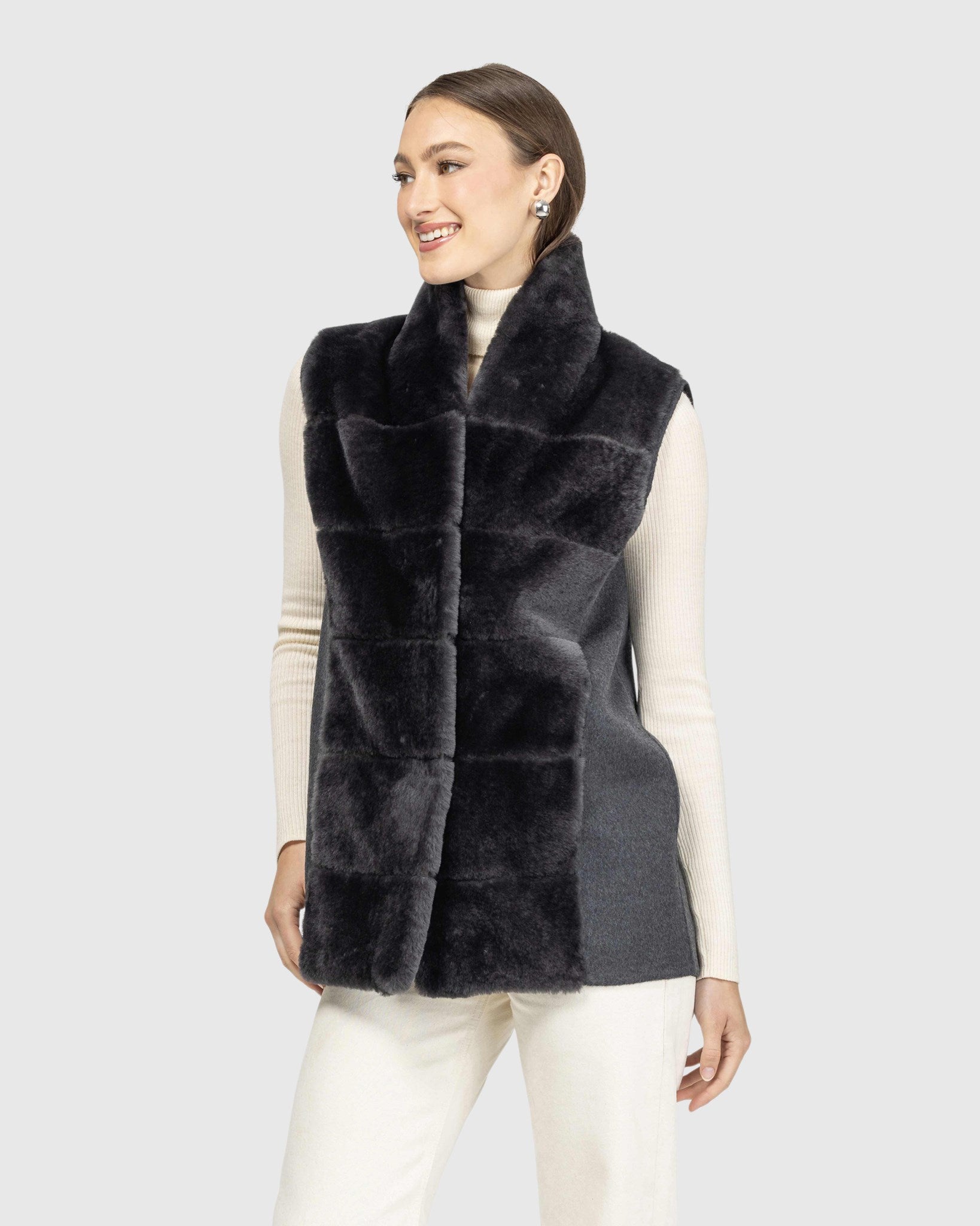 Gilet réversible en peau de mouton retournée avec dos en cachemire et laine sélectionnés