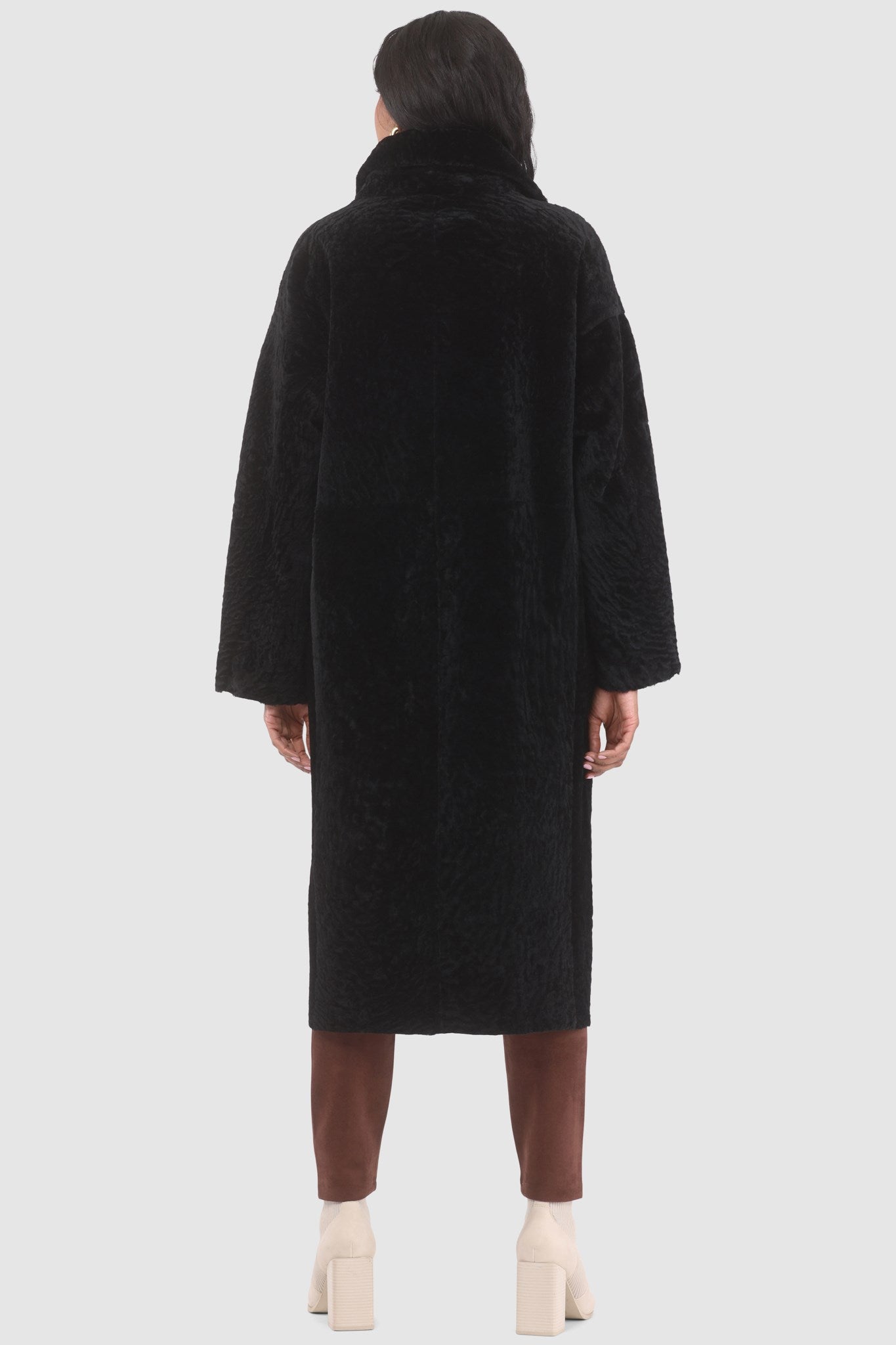 Manteau court réversible en peau d'agneau texturée