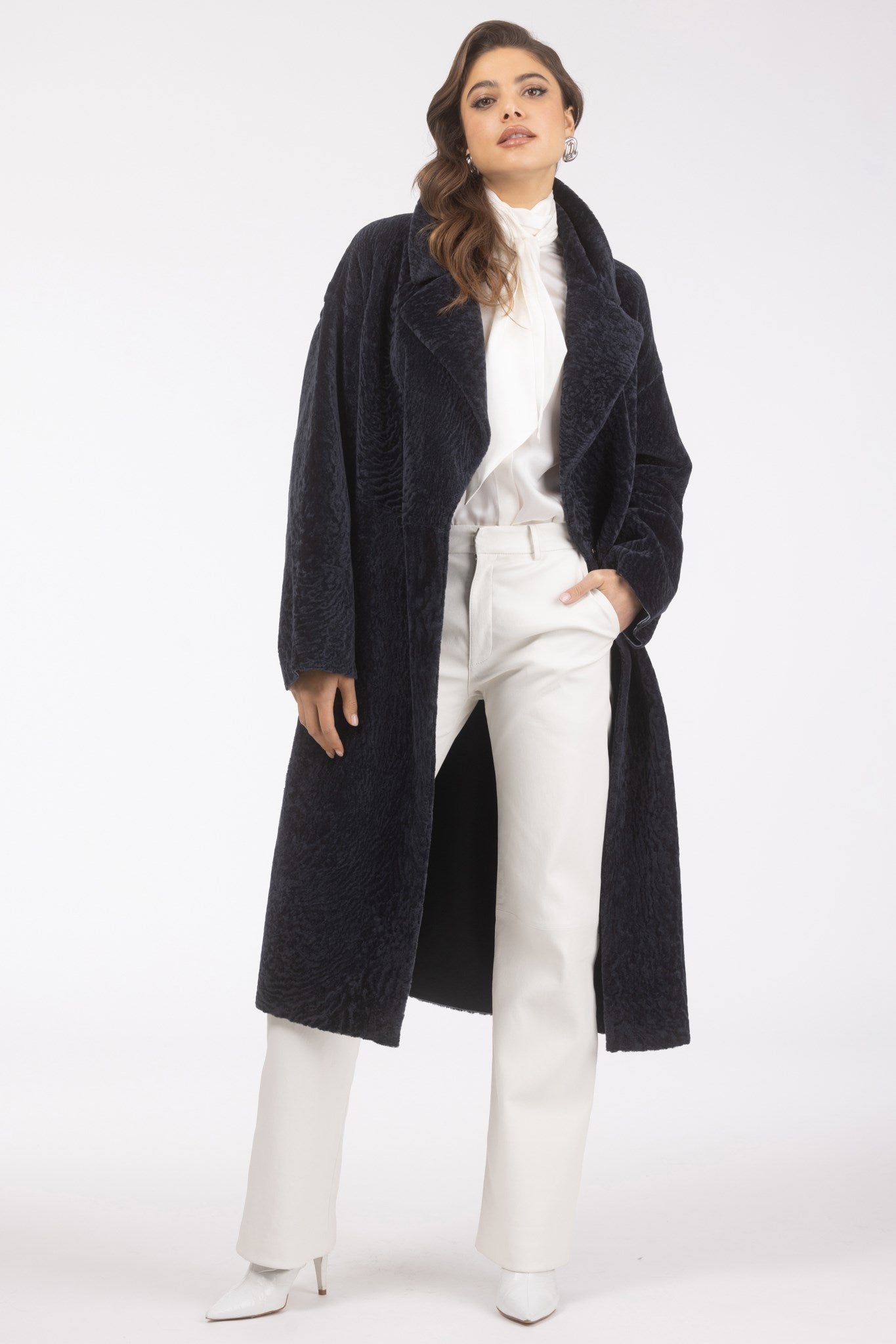 Manteau court réversible en peau d'agneau texturée