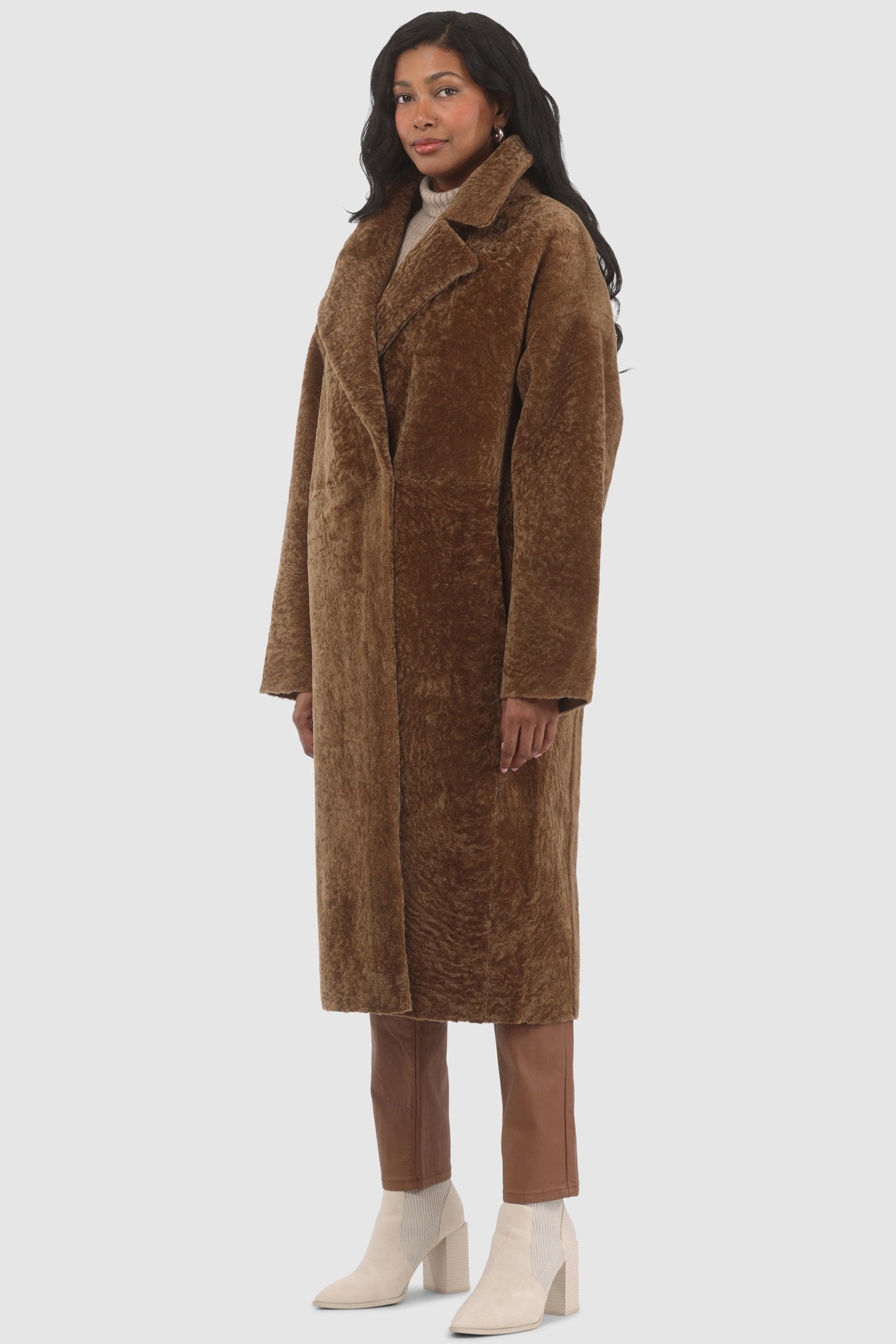 Manteau court réversible en peau d'agneau texturée