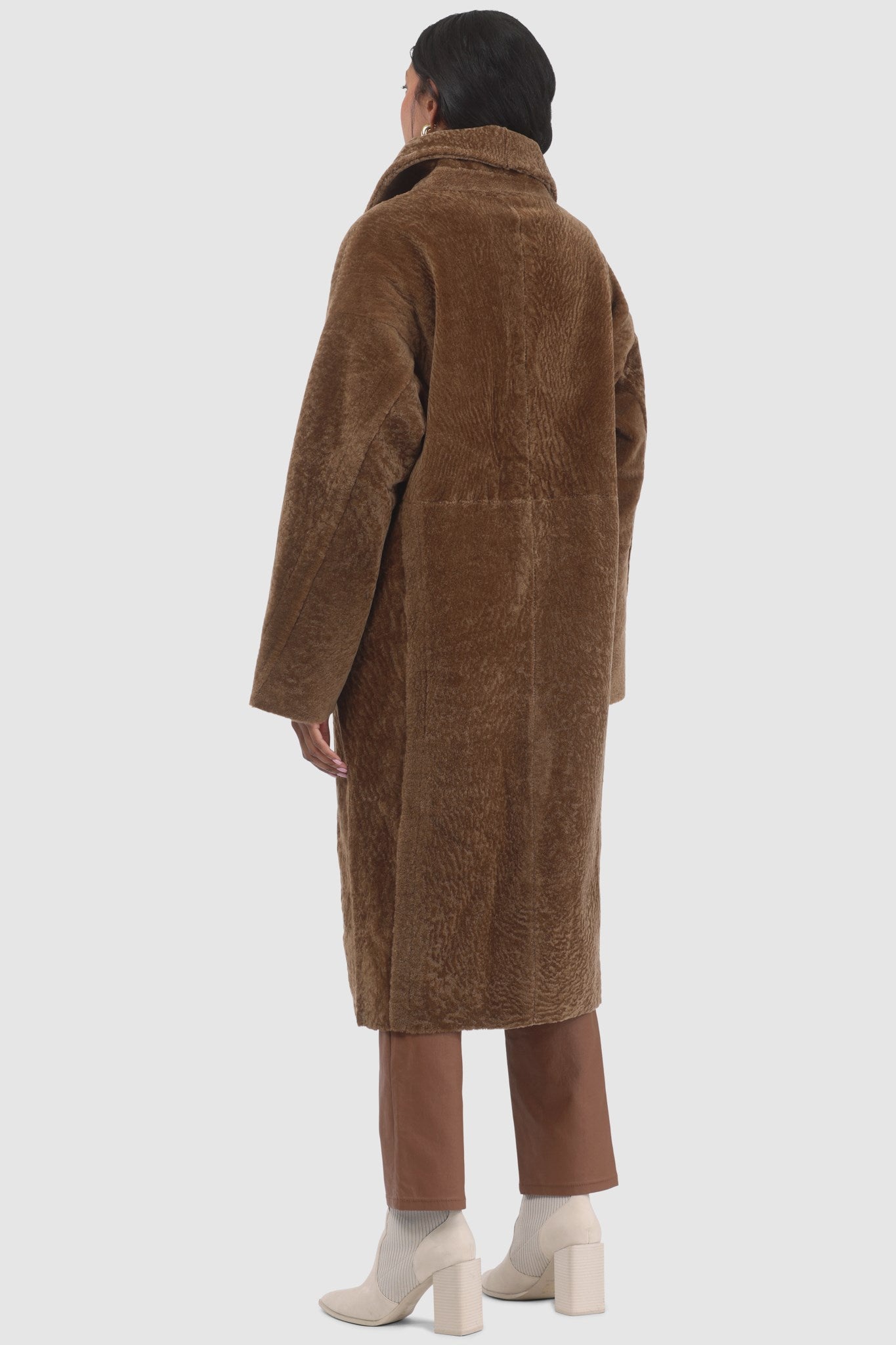 Manteau court réversible en peau d'agneau texturée