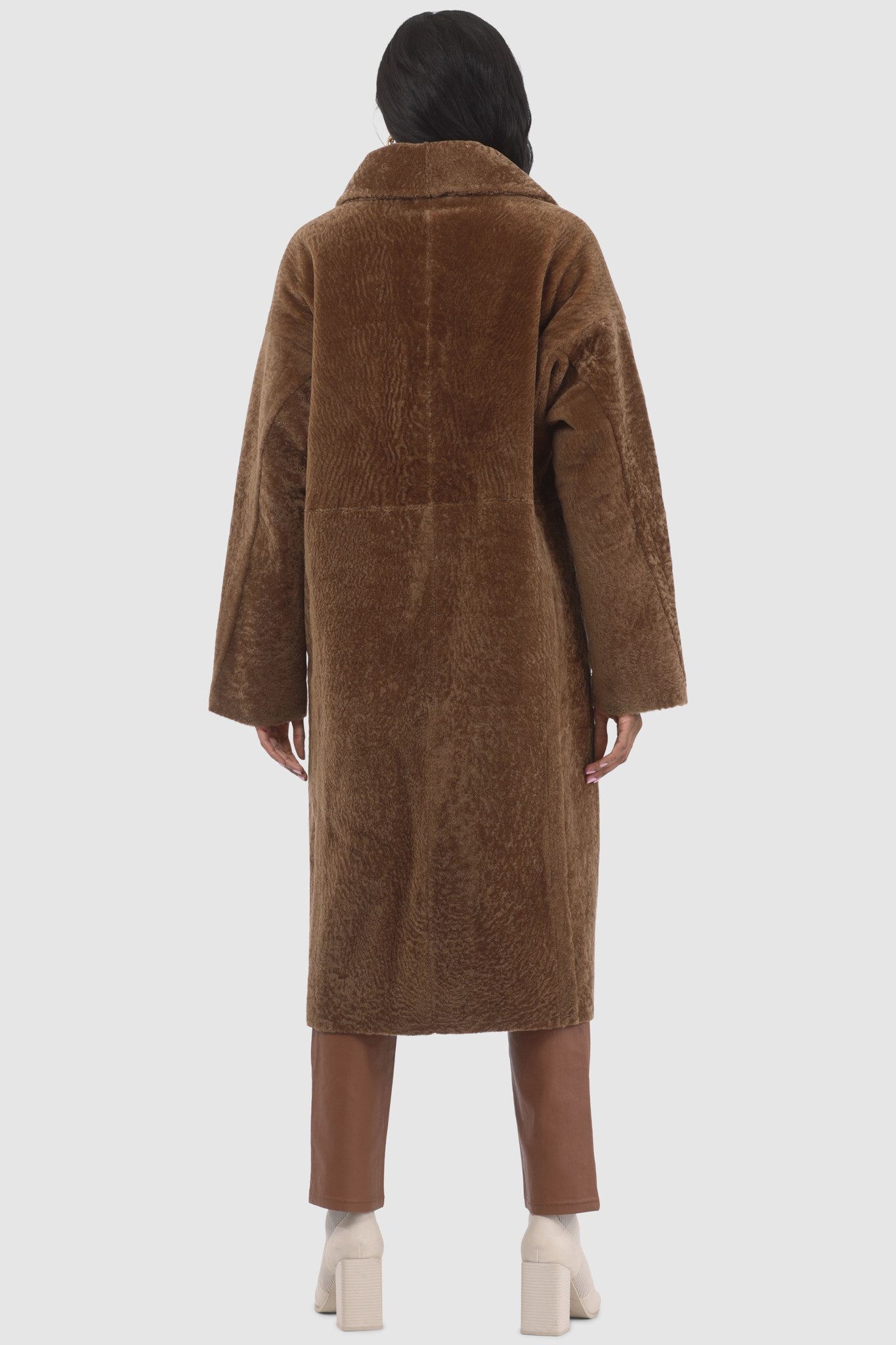Manteau court réversible en peau d'agneau texturée