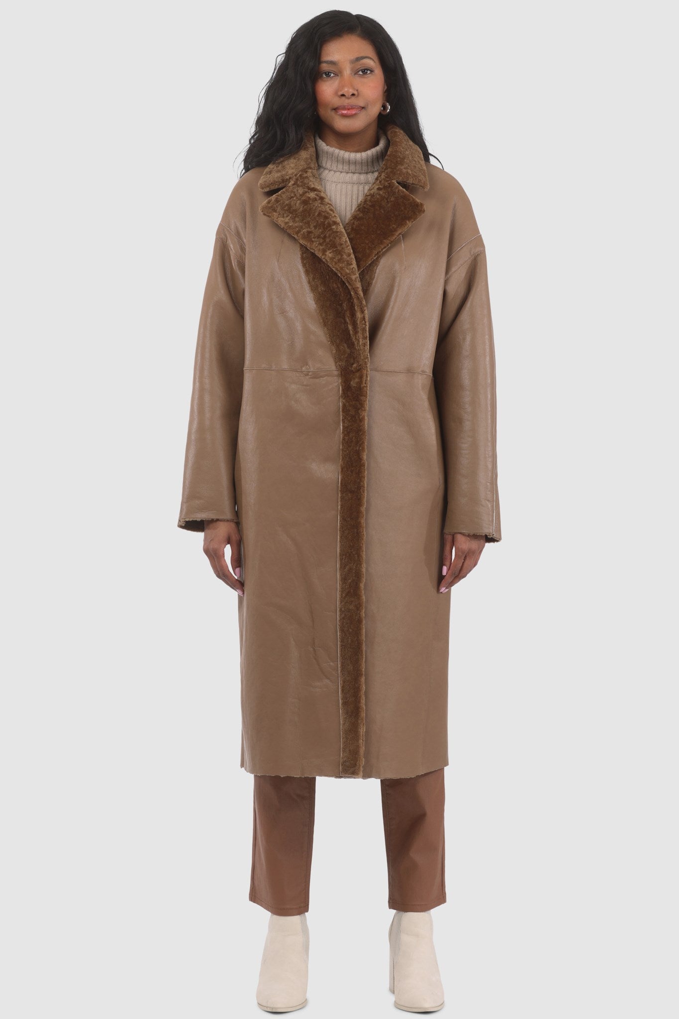 Manteau court réversible en peau d'agneau texturée