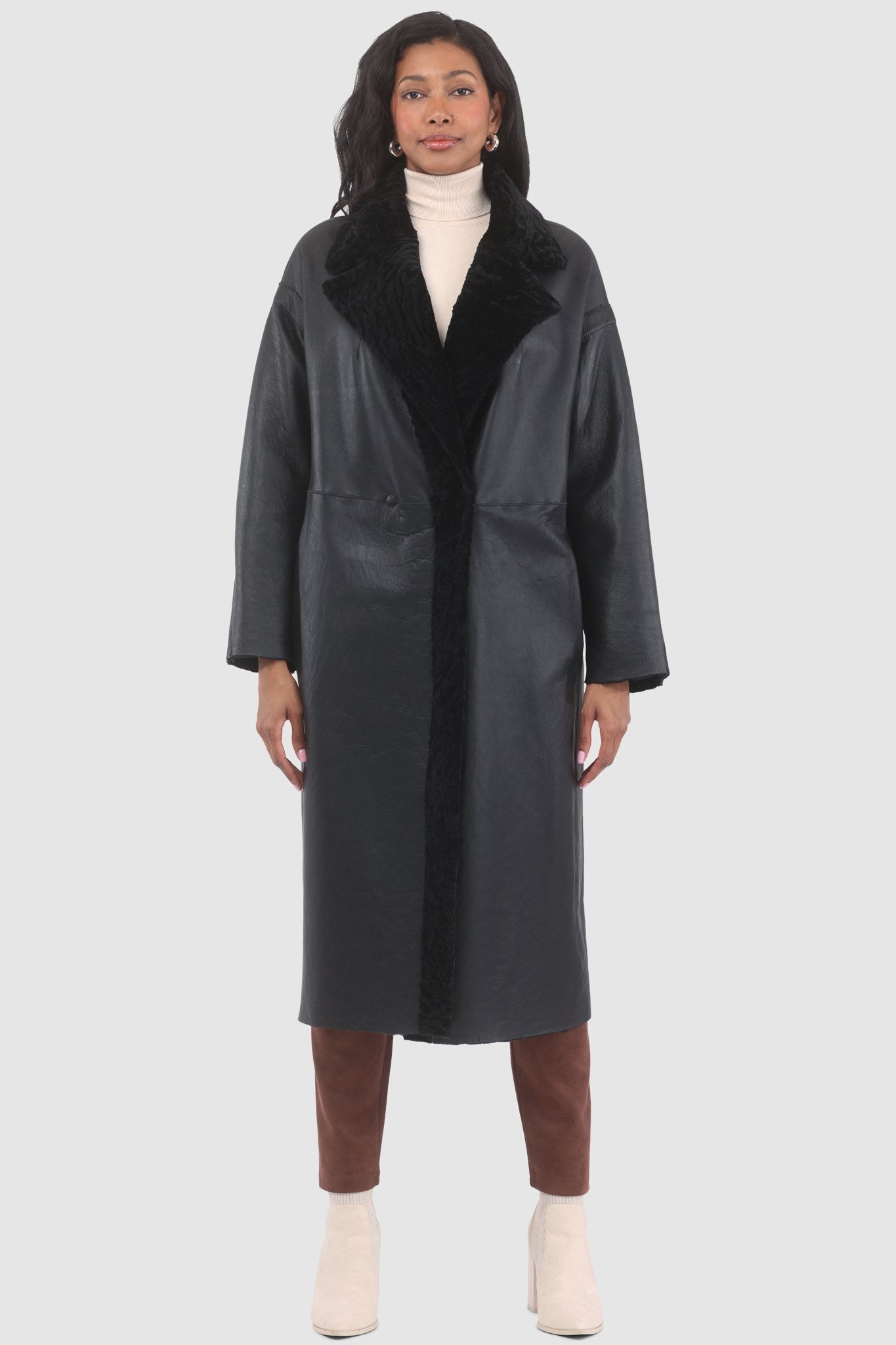 Manteau court réversible en peau d'agneau texturée