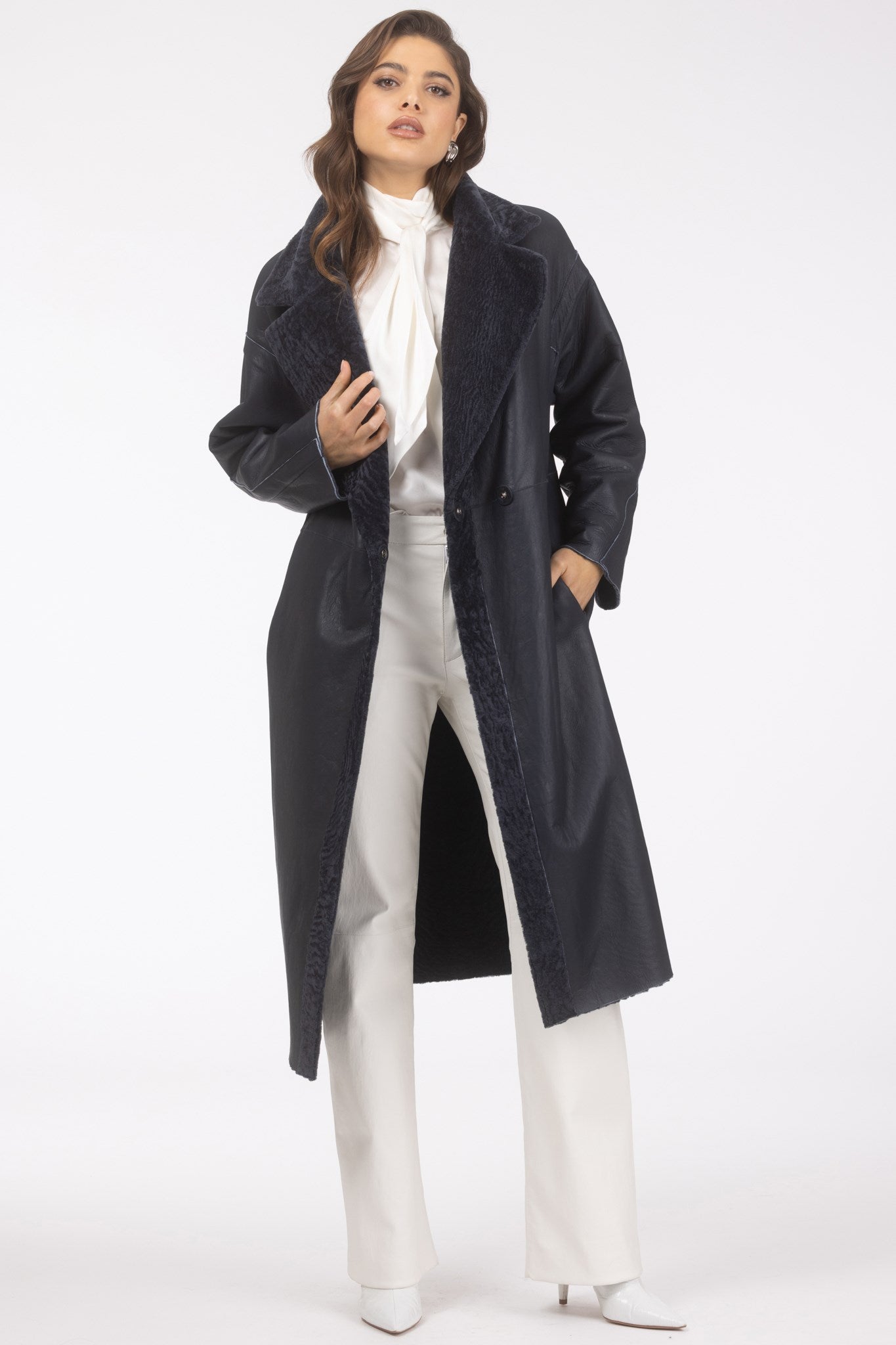 Manteau court réversible en peau d'agneau texturée