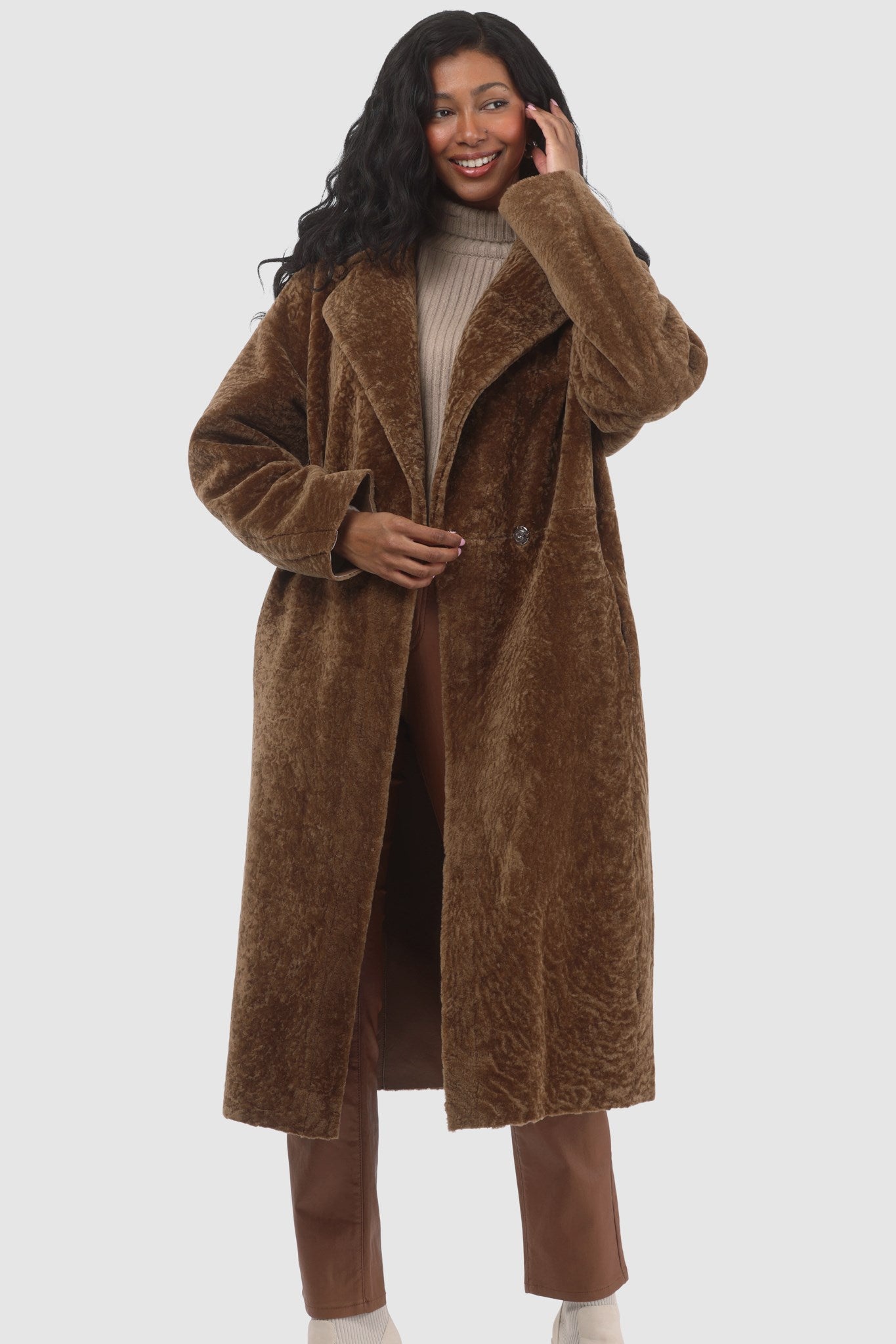 Manteau court réversible en peau d'agneau texturée