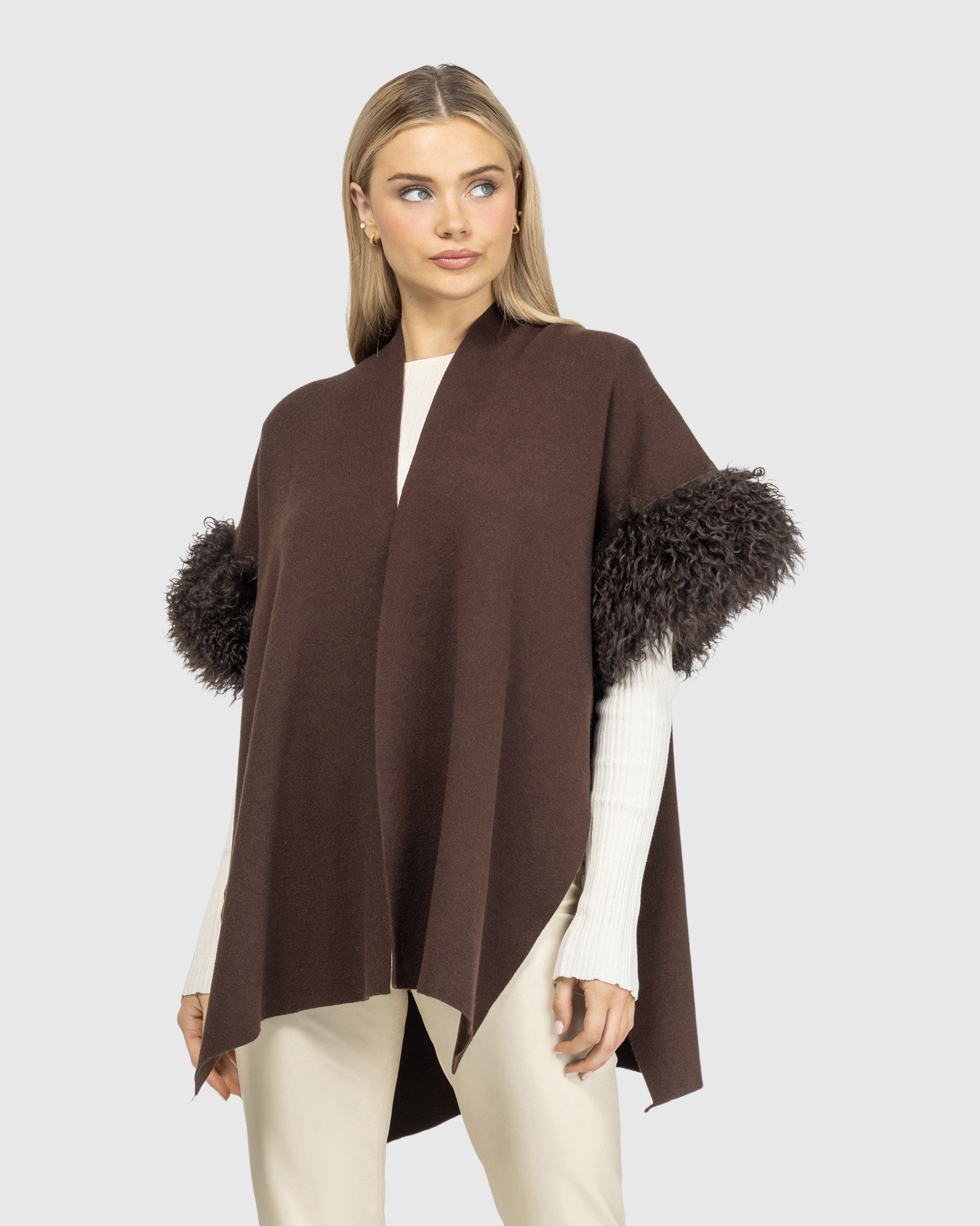 Gilet en tricot avec garniture en peau d'agneau mongole sélectionnée (Tg)