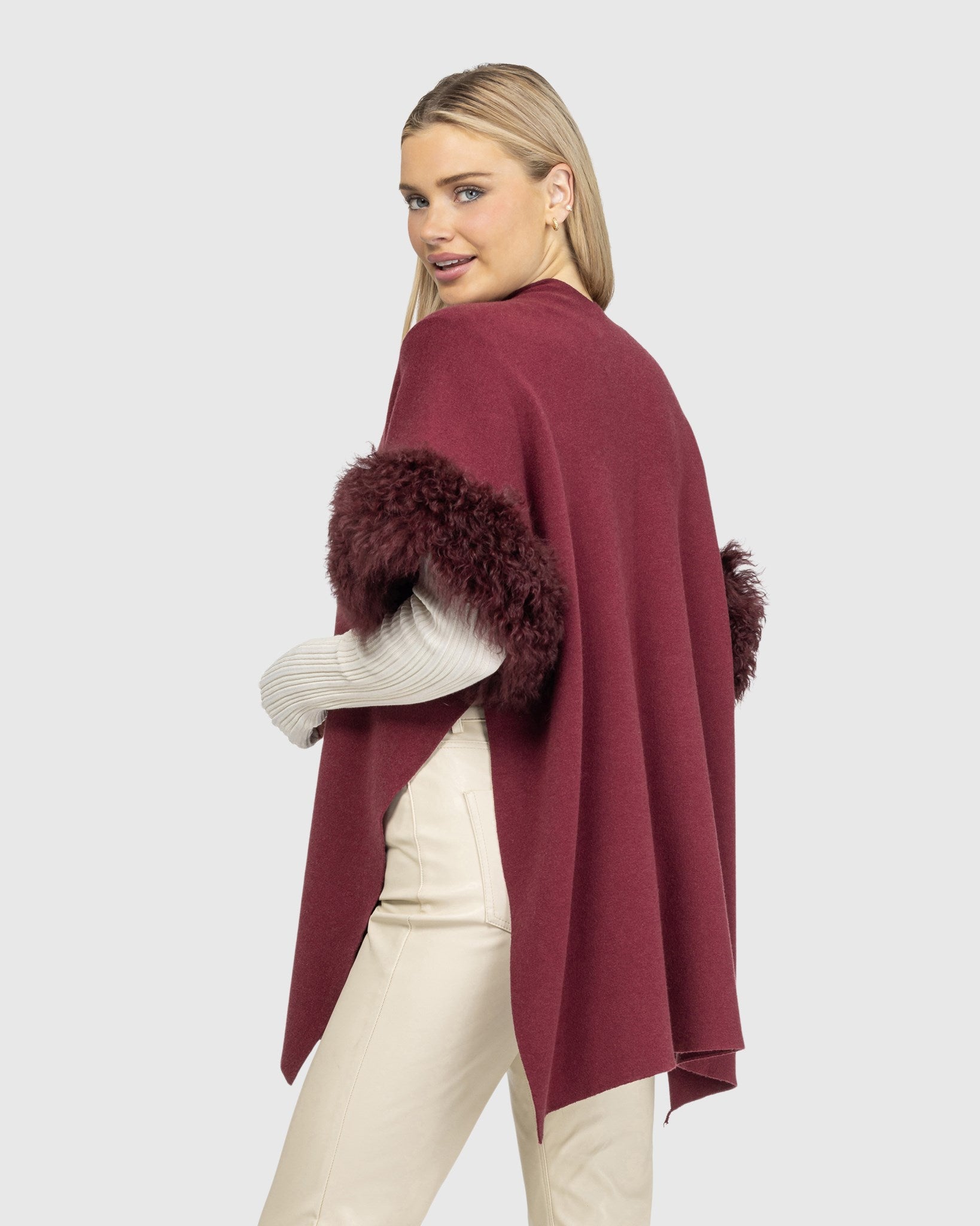 Gilet en tricot avec garniture en peau d'agneau mongole sélectionnée (Tg)