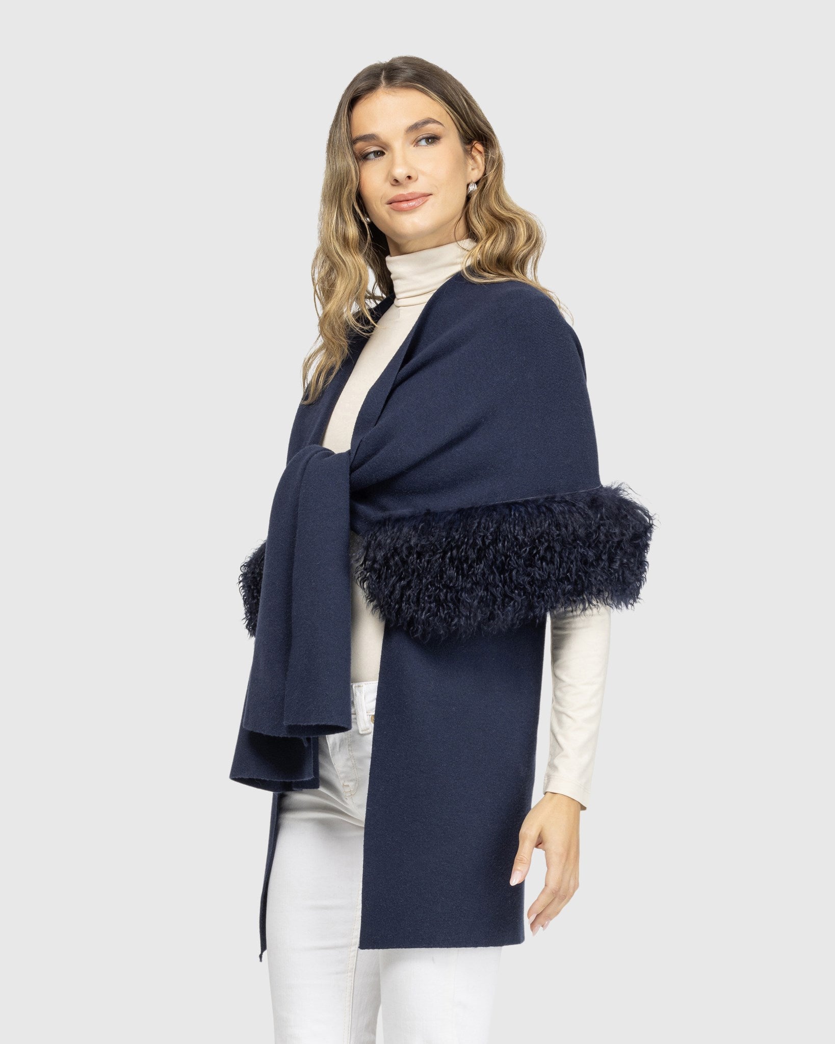 Gilet en tricot avec garniture en peau d'agneau mongole sélectionnée (Tg)