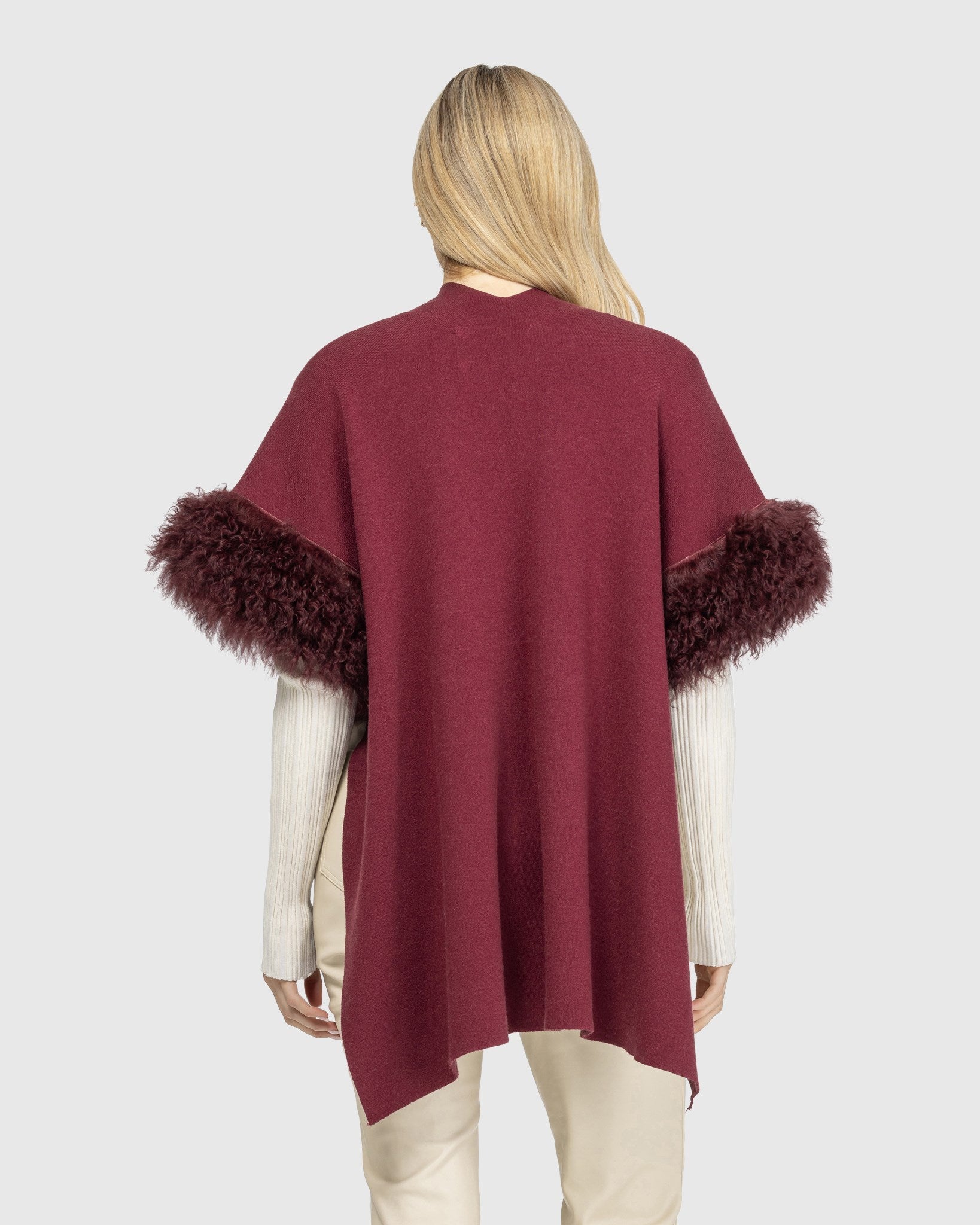 Gilet en tricot avec garniture en peau d'agneau mongole sélectionnée (Tg)