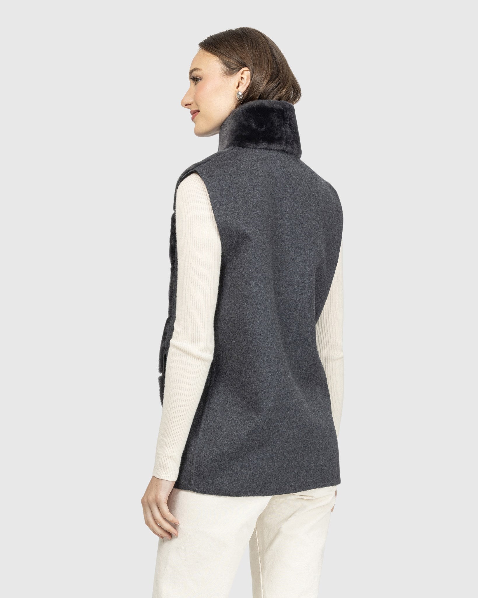 Gilet réversible en peau de mouton retournée avec dos en cachemire et laine sélectionnés