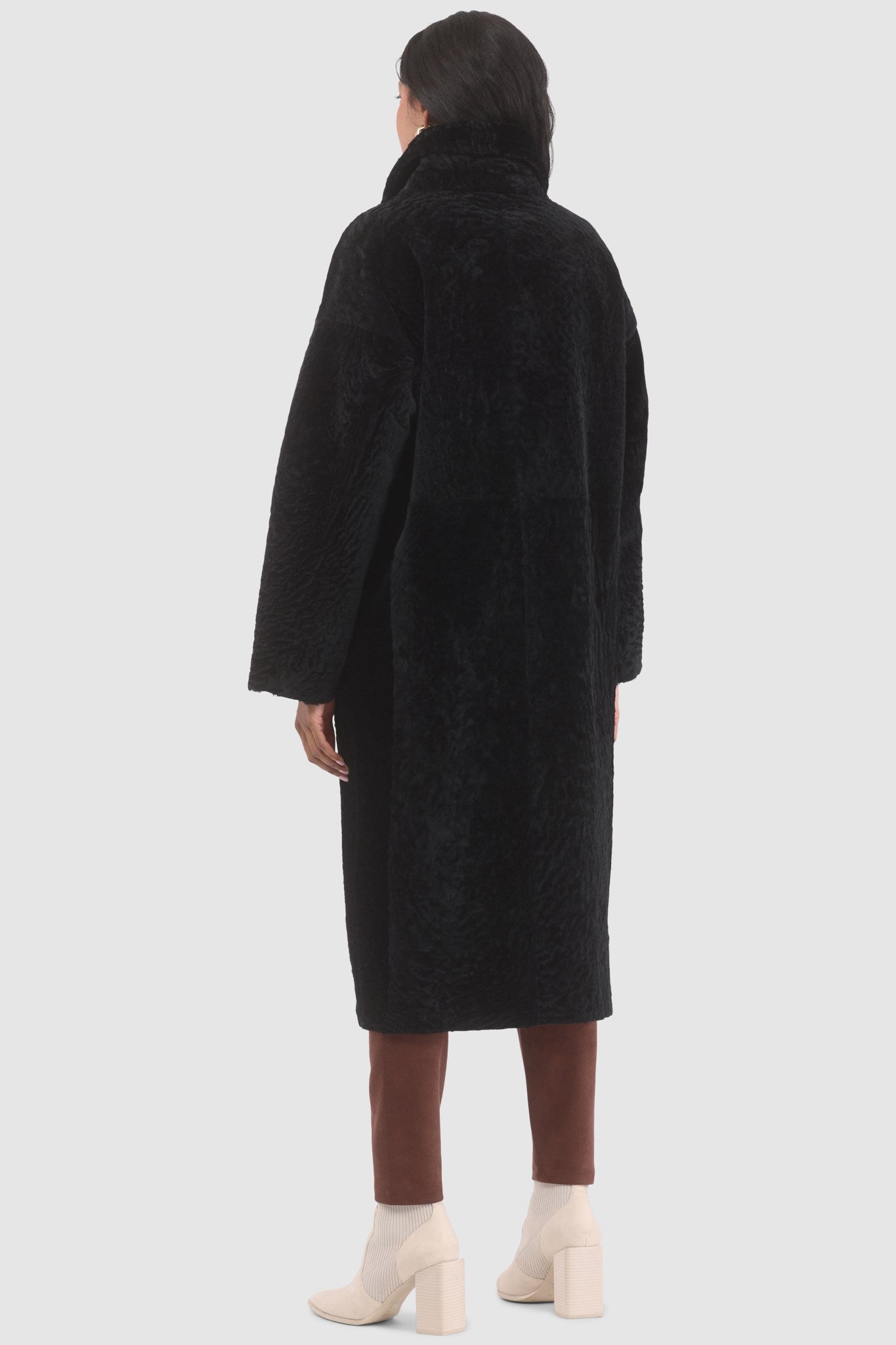 Manteau court réversible en peau d'agneau texturée