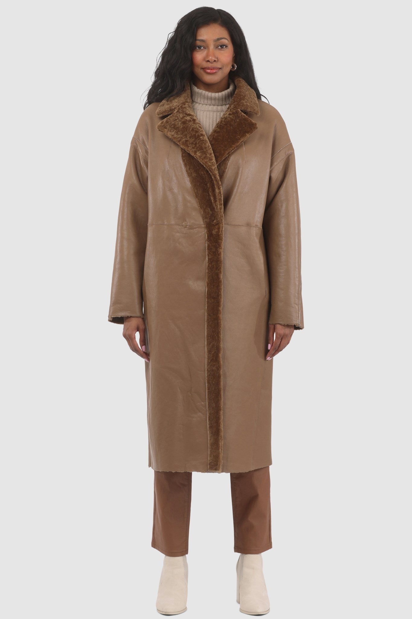 Manteau court réversible en peau d'agneau texturée