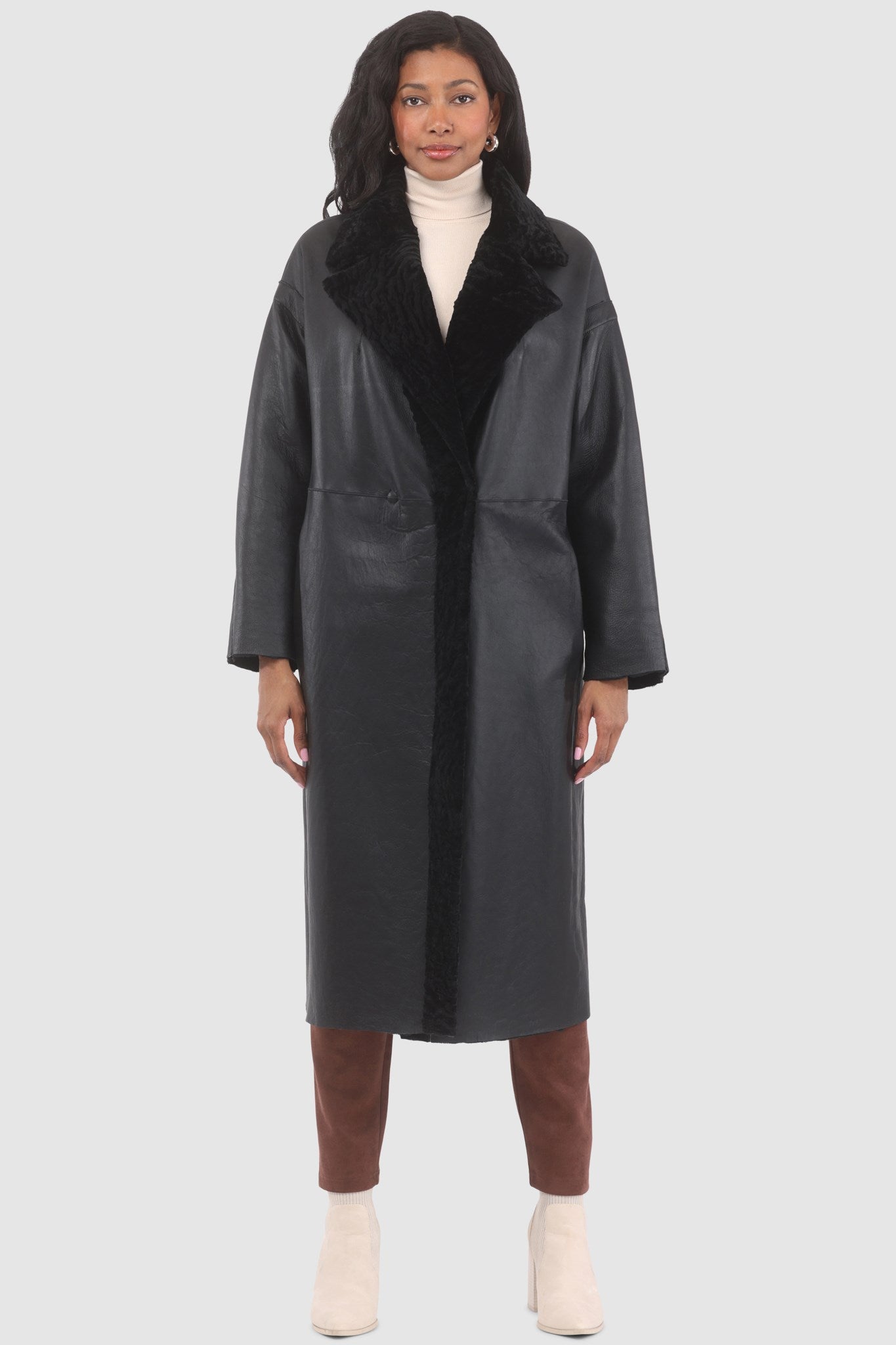 Manteau court réversible en peau d'agneau texturée