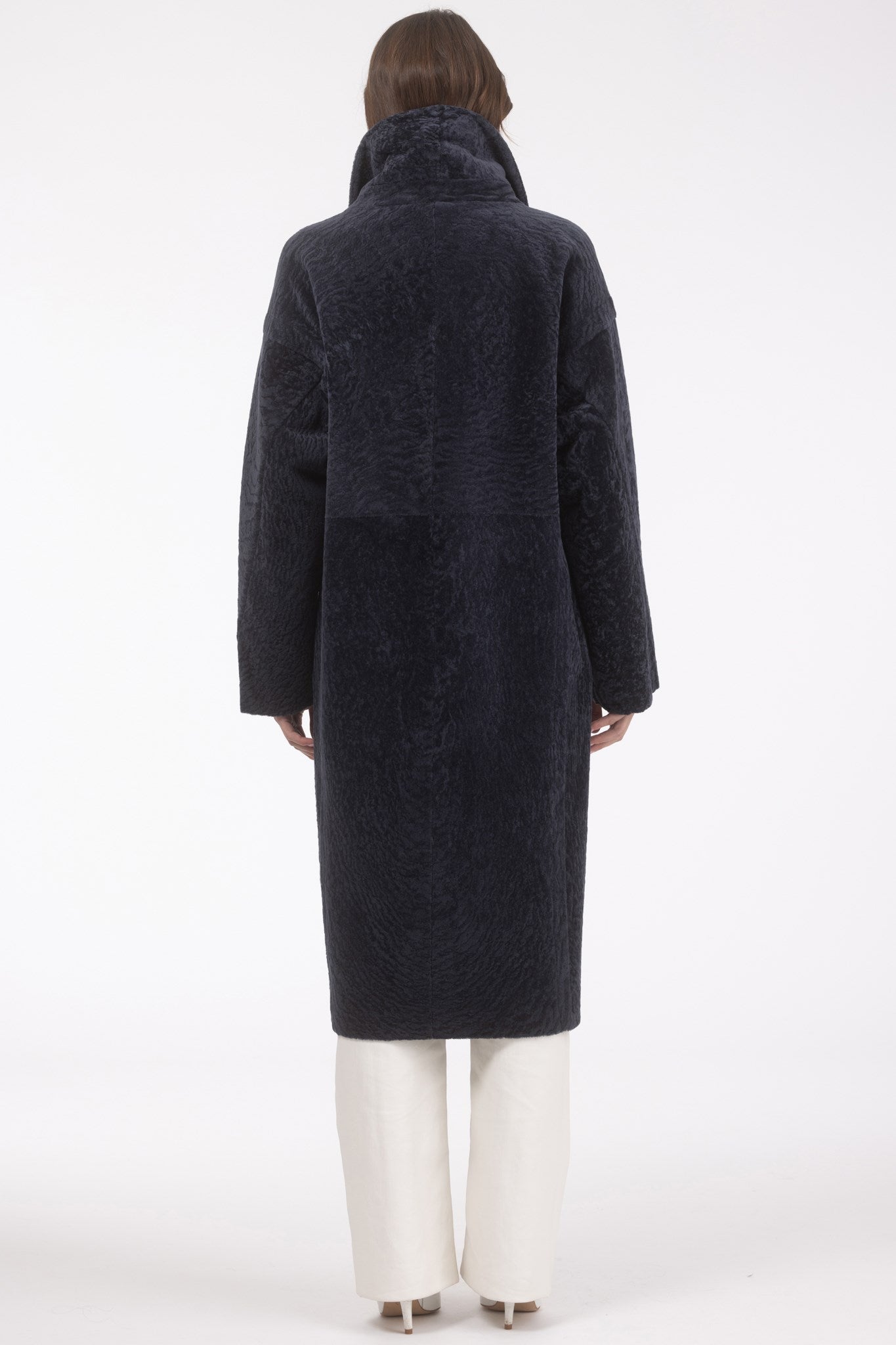 Manteau court réversible en peau d'agneau texturée